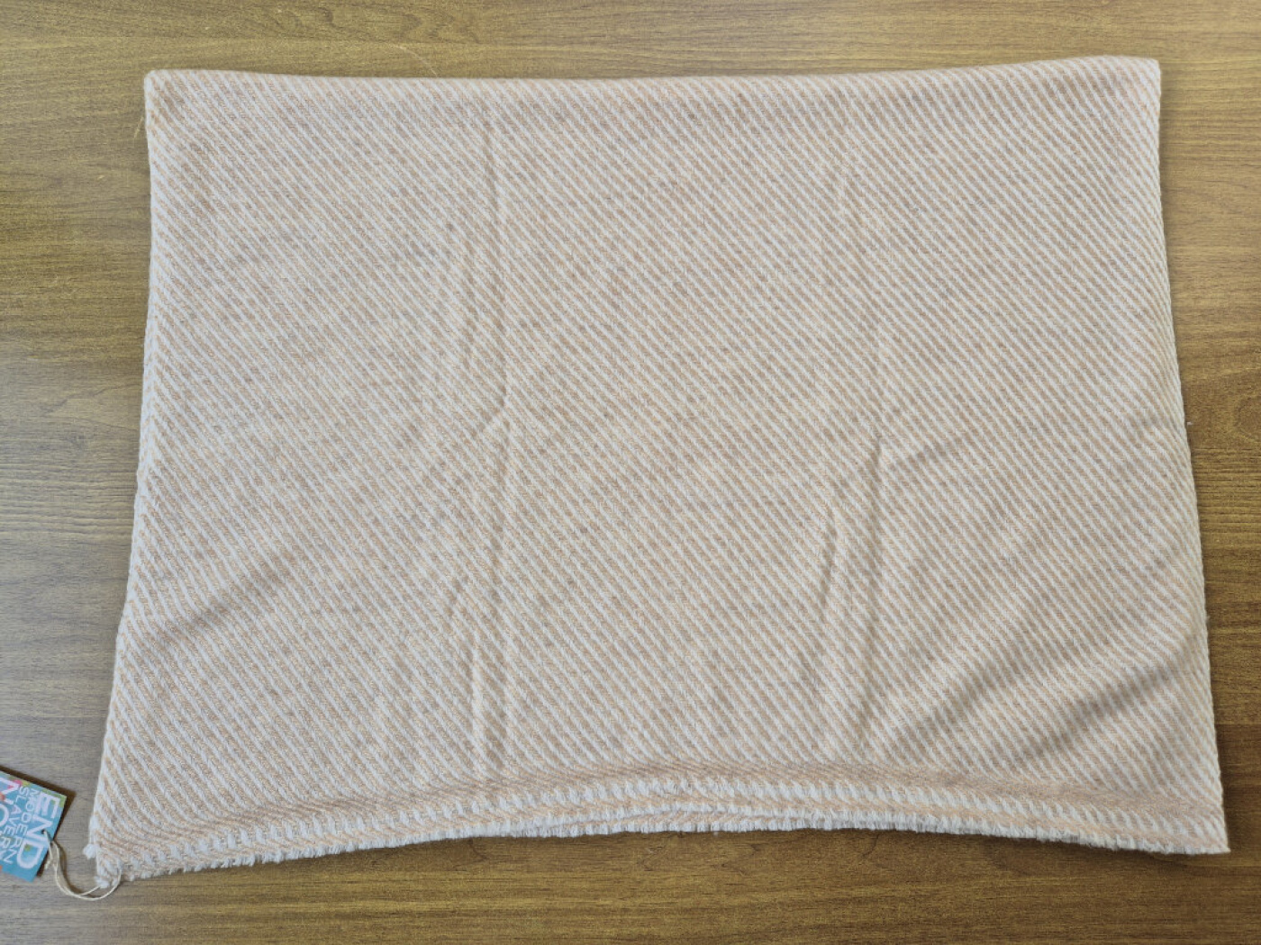 Weicher Kaschmir-Stola in Pfirsich-Creme | handgewebt von LWH | 65×195 cm